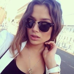 Meet your Posher, Mila